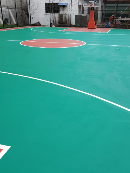 太仓 球场长期使用易出现地面开裂